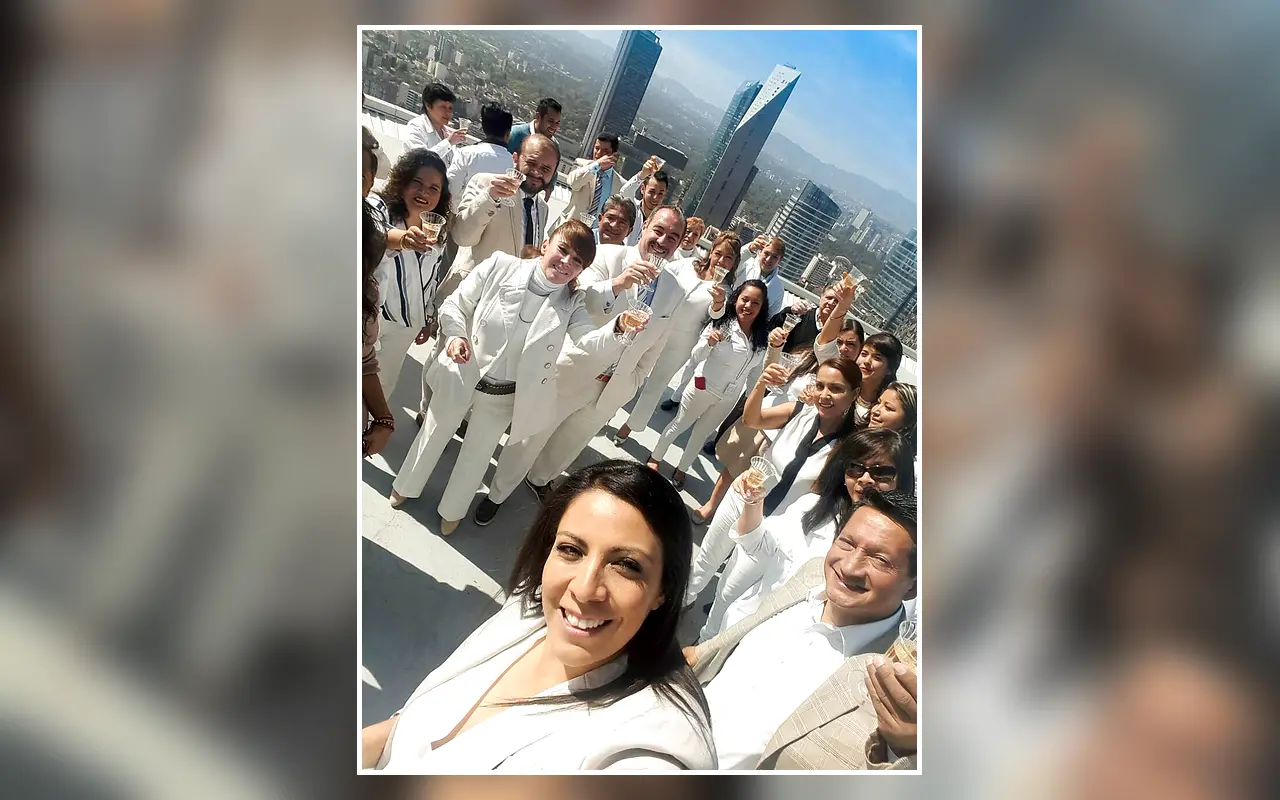 Asesores durante evento profesional